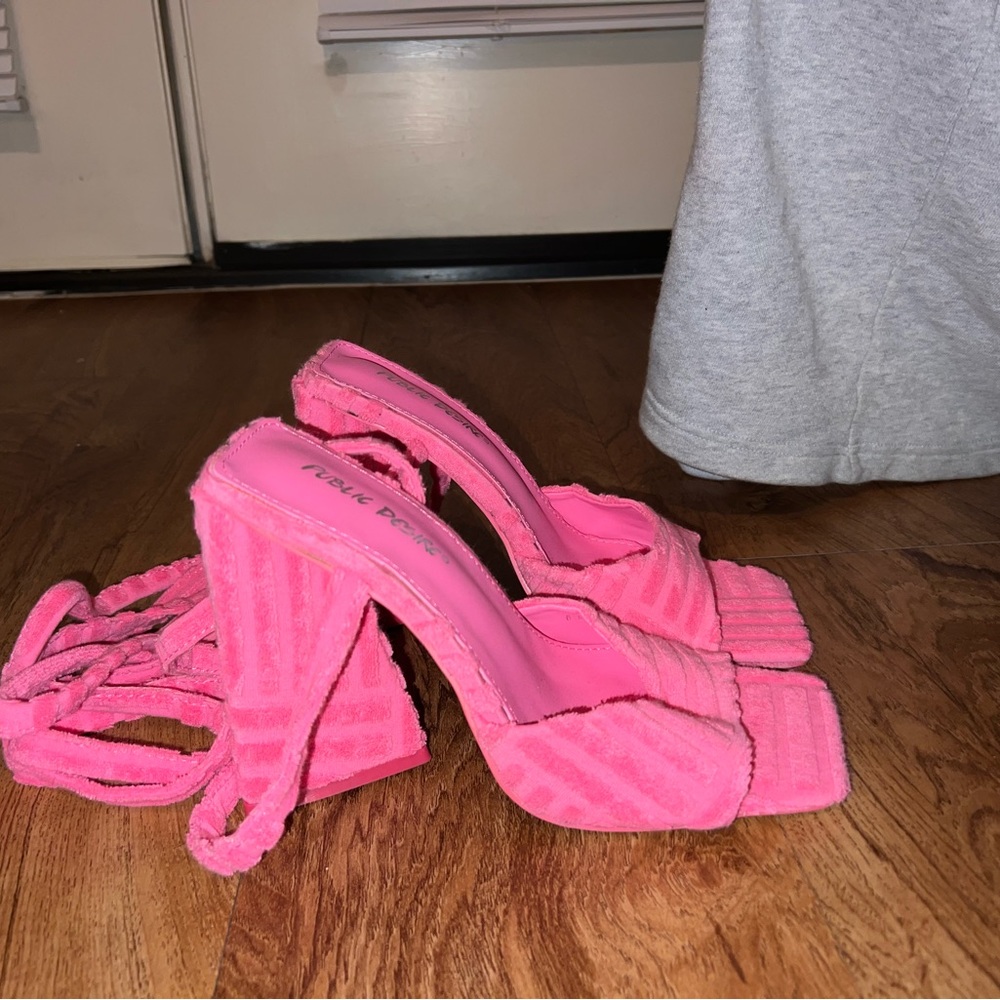 Pink felt design heels